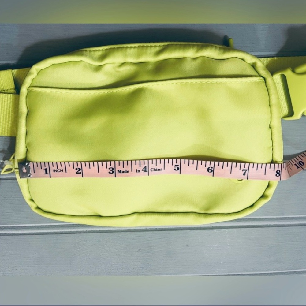 Blogilates Belt Bag Lime Green Crossbody Workout Bag Fanny Pack Adjustable NWT - Picture 11 of 15